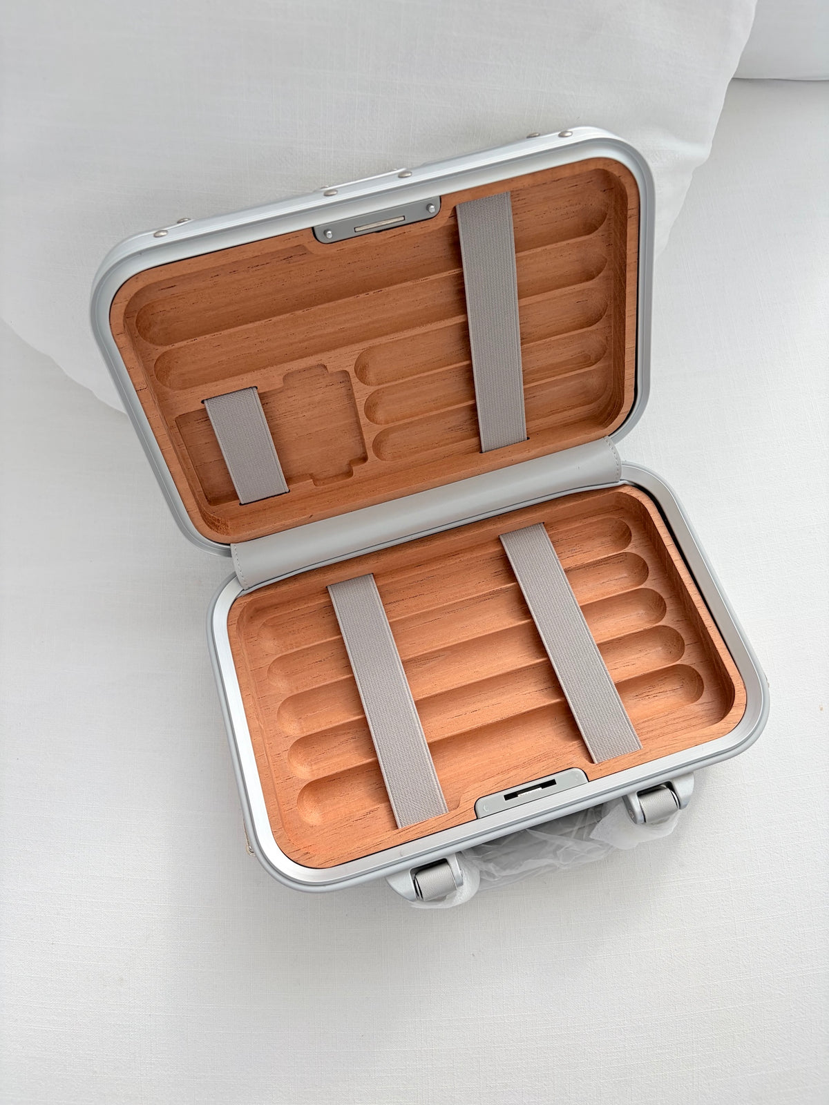 Aluminium Hard-Shell Cigar Travel Case with Shoulder Strap — Vanguard Reserve