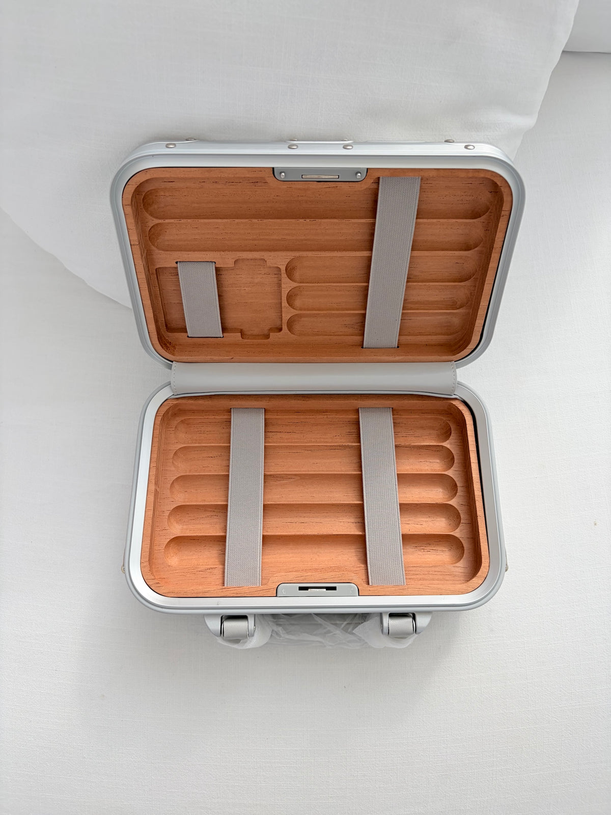 Aluminium Hard-Shell Cigar Travel Case with Shoulder Strap — Vanguard Reserve