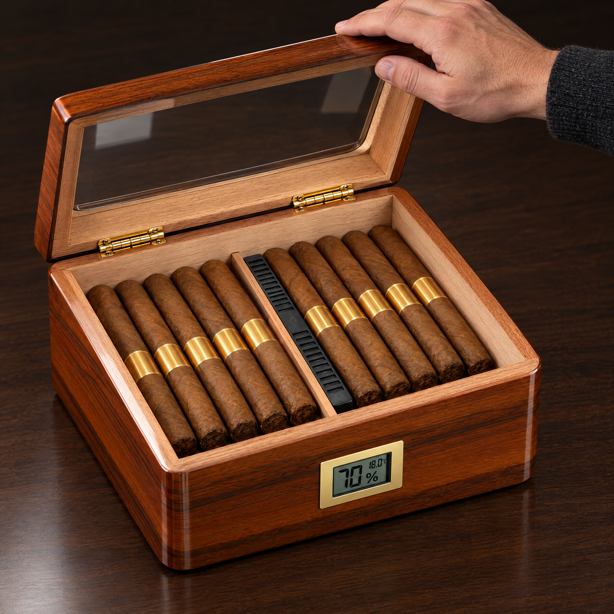 Hand opening the hinged glass lid of the Maestro Reserve humidor