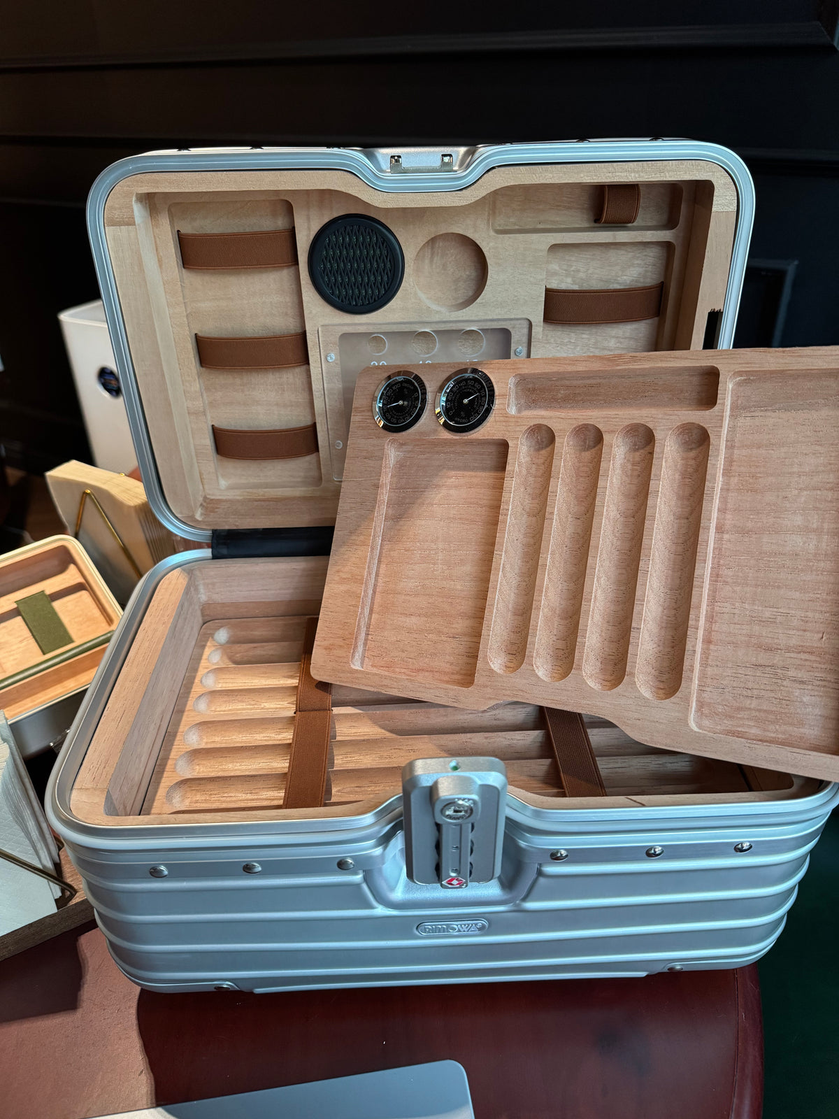 Aluminium Travel Humidor Case with Hygrometer & Cedar Tray — Citadel Reserve