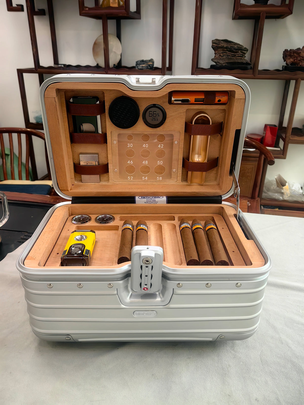 Aluminium Travel Humidor Case with Hygrometer & Cedar Tray — Citadel Reserve