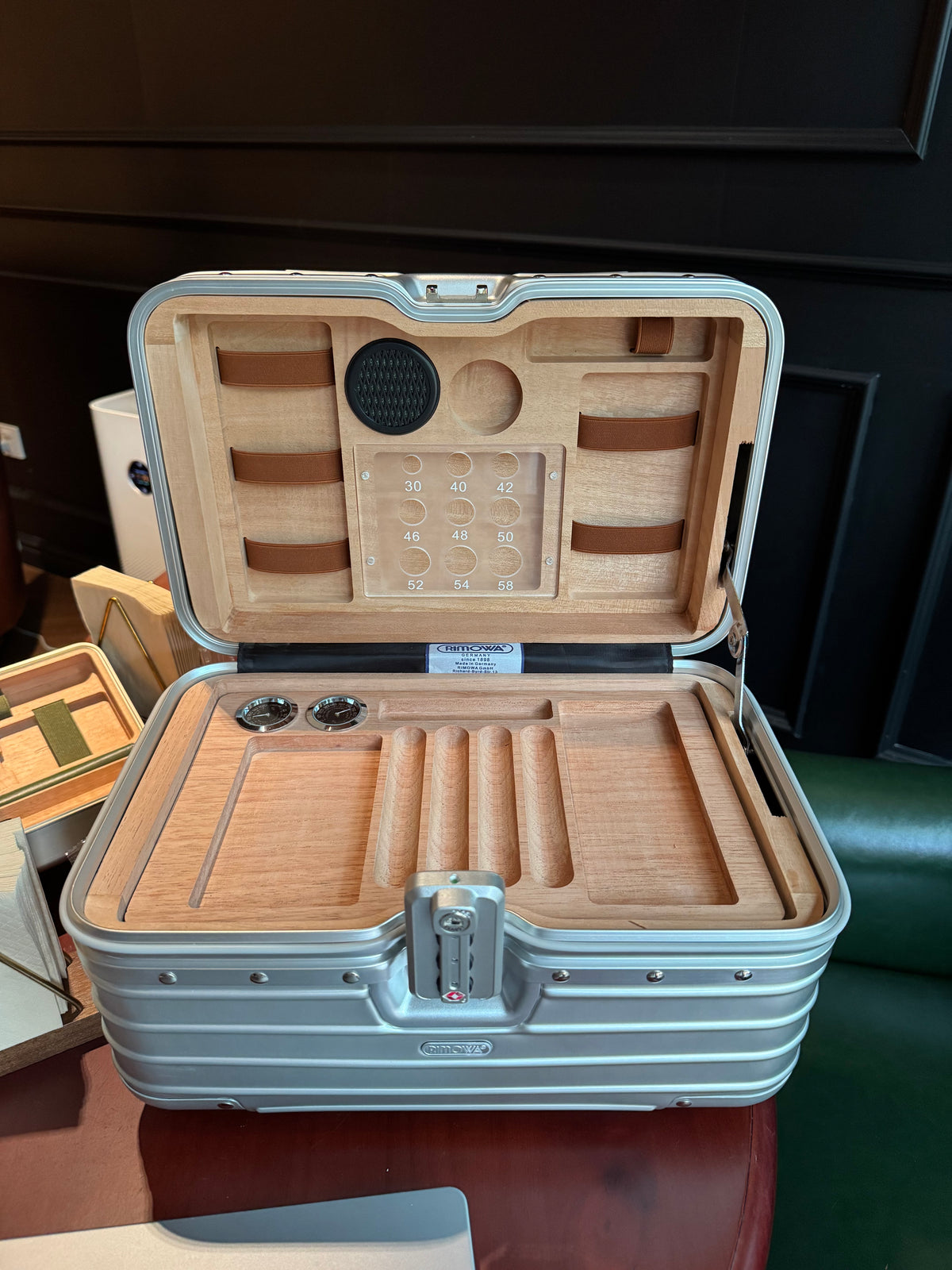 Aluminium Travel Humidor Case with Hygrometer & Cedar Tray — Citadel Reserve