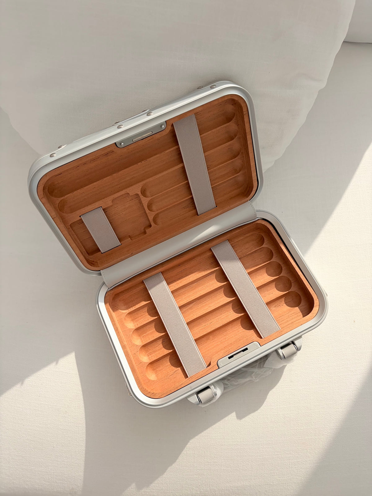 Aluminium Hard-Shell Cigar Travel Case with Shoulder Strap — Vanguard Reserve