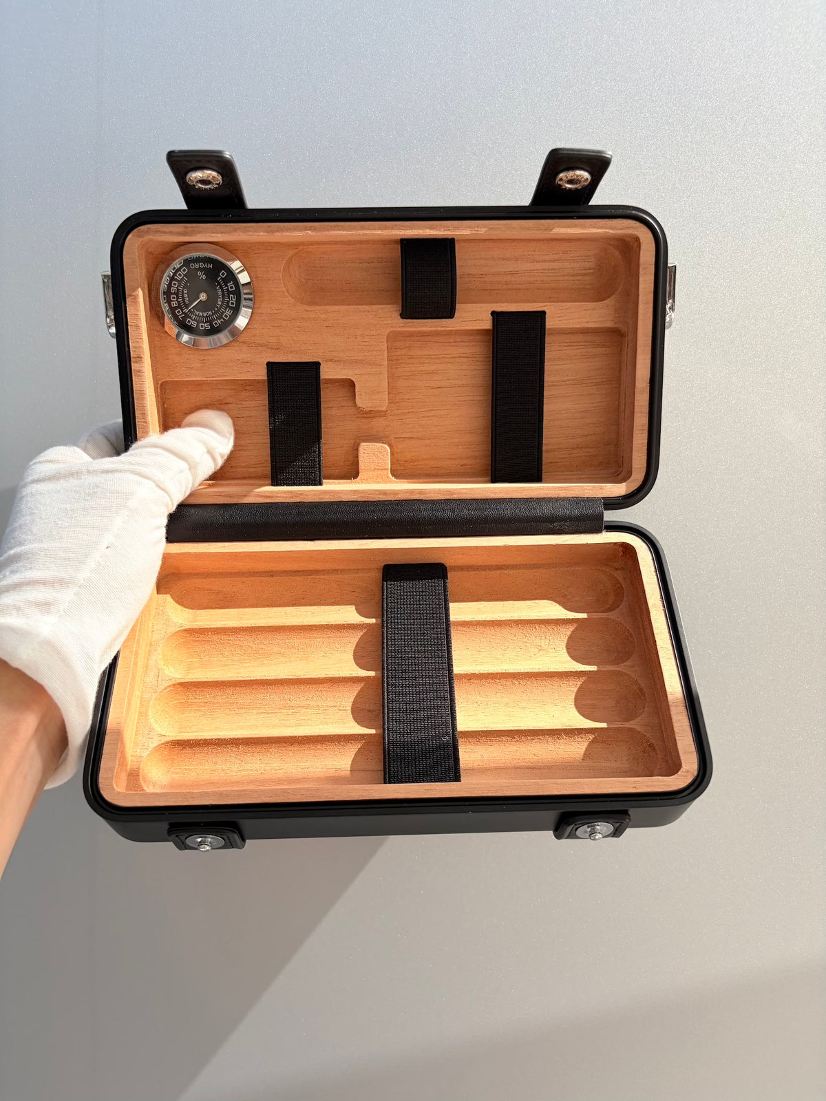 Aluminium Cigar Travel Case, 5 to 8 Cigars — Sentry Reserve