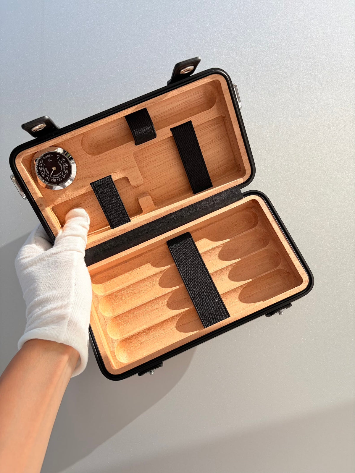 Aluminium Cigar Travel Case, 5 to 8 Cigars — Sentry Reserve