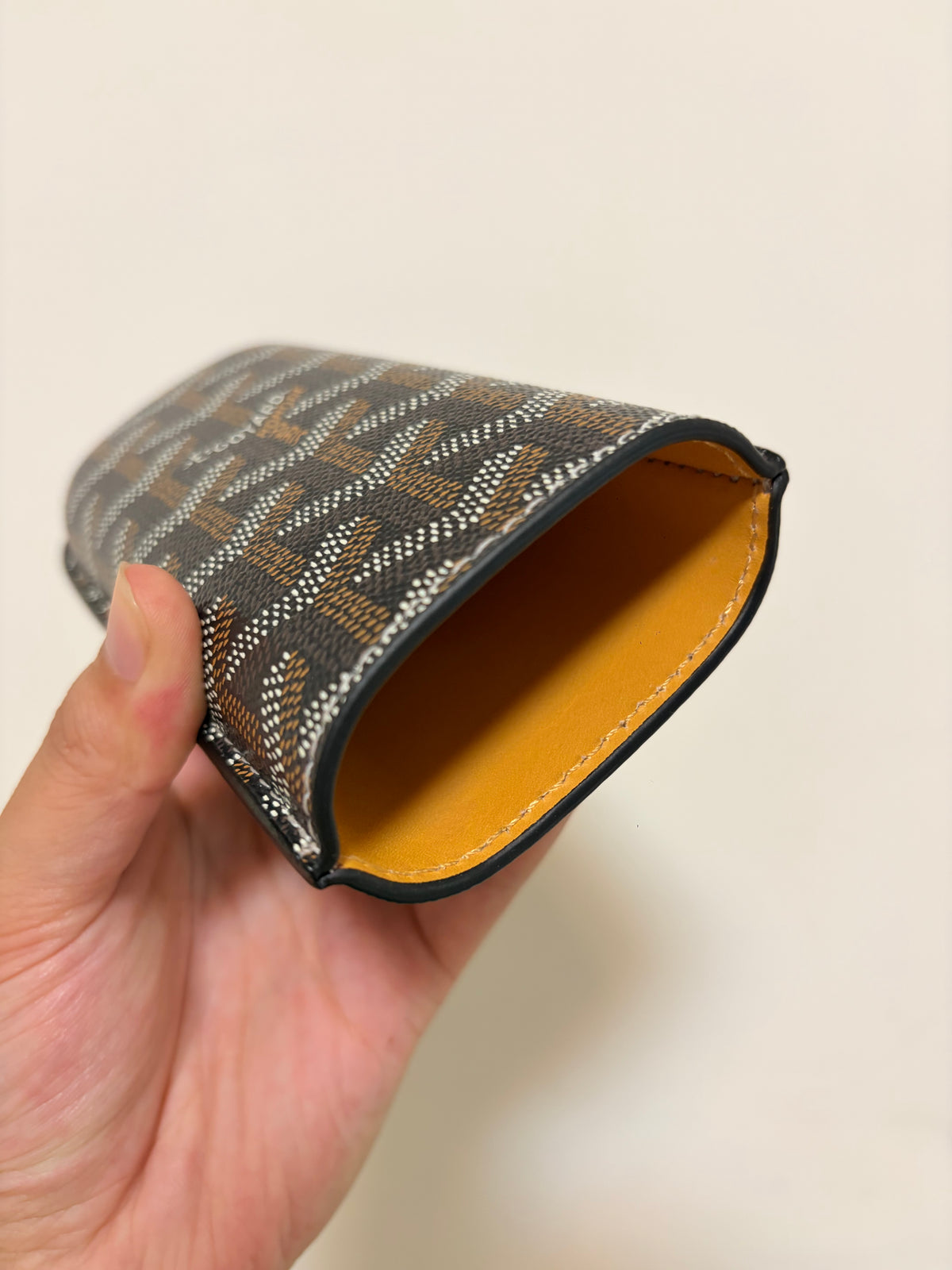 Two-Cigar Hard-Shell Leather Travel Case — Marais Reserve