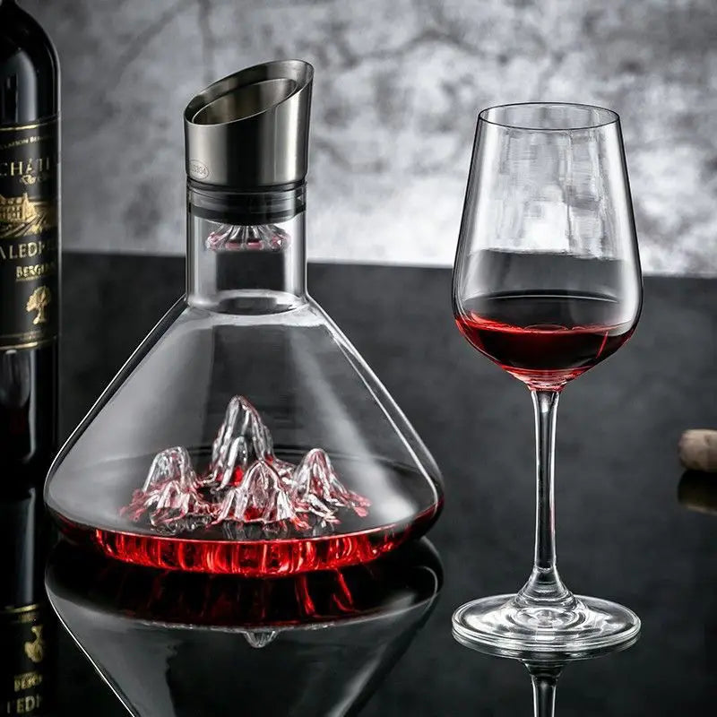 Iceberg-Cut Crystal Decanter, 1.5 L — Nordic Reserve