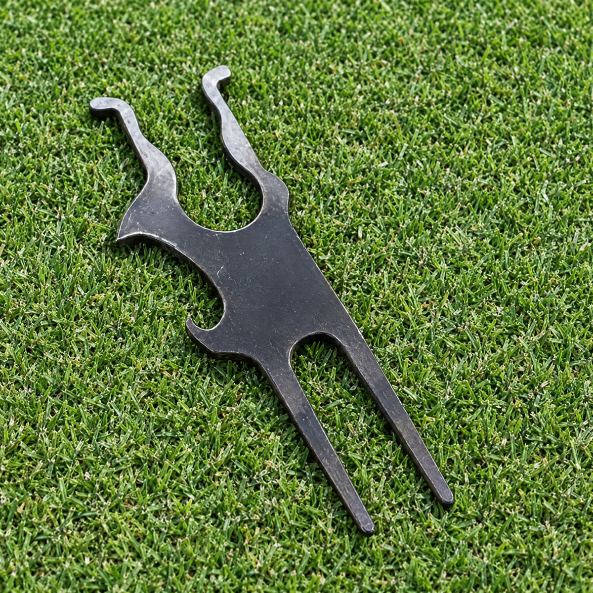 The Fairway Reserve tool resting on the green