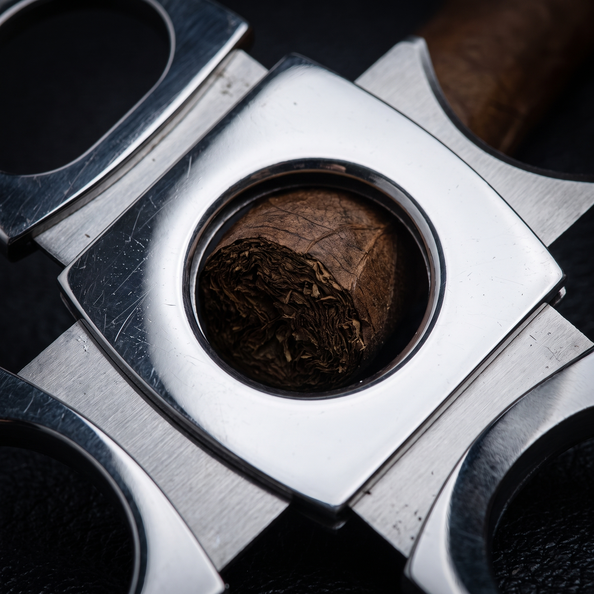 Monaco Reserve — twin blades & cut detail